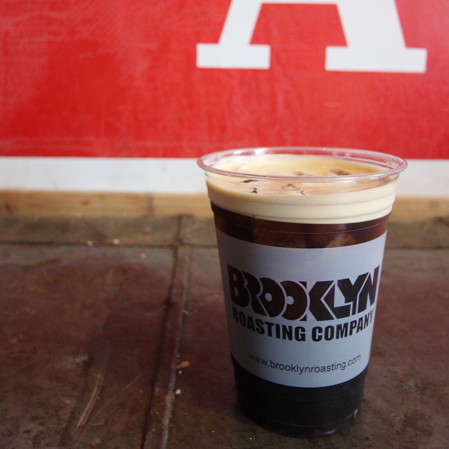 これからの季節に人気のアイスコーヒー、Nitro Cold Brew ($4)