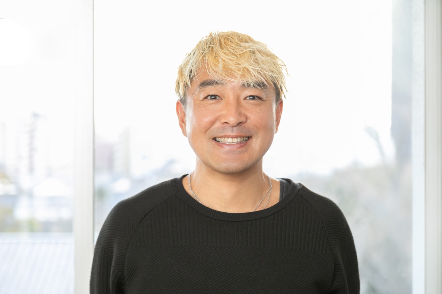 AntiOurs シニア エグゼクティブ ディレクター・IKEさん。昨年からハマっているのが、「集まれ!どうぶつの森」なのだとか。「自粛期間に初めて、コツコツ続けてきました。僕の仕事中、娘にアイテムを買っておいてもらったりと、コミュニケーションのひとつにもなっています」Instagramアカウント@hiromasaikeda