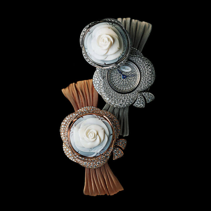 時計『セクレ・ドゥ・ラ・レーヌ』［ケース径31.5㎜ 自動巻き］上／￥12,200,000［ホワイトゴールド×カメオ×ダイヤモンド ホワイトゴールドブレスレット］・下／￥11,750,000［ローズゴールド×カメオ×ダイヤモンド ローズゴールドブレスレット］（ブレゲ ブティック銀座）