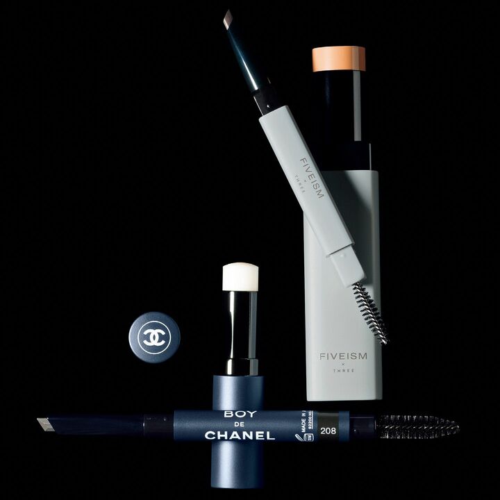 コンシール バー全6色 各￥5,200・アイブロウスティック全5色 各￥4,400（FIVEISM × THREE）、ボーイ ドゥ シャネル リップ ボーム￥4,800・アイブロウ ペンシル 全3色 各5,000（シャネル）　[Precious2018年12月号165ページ] 　