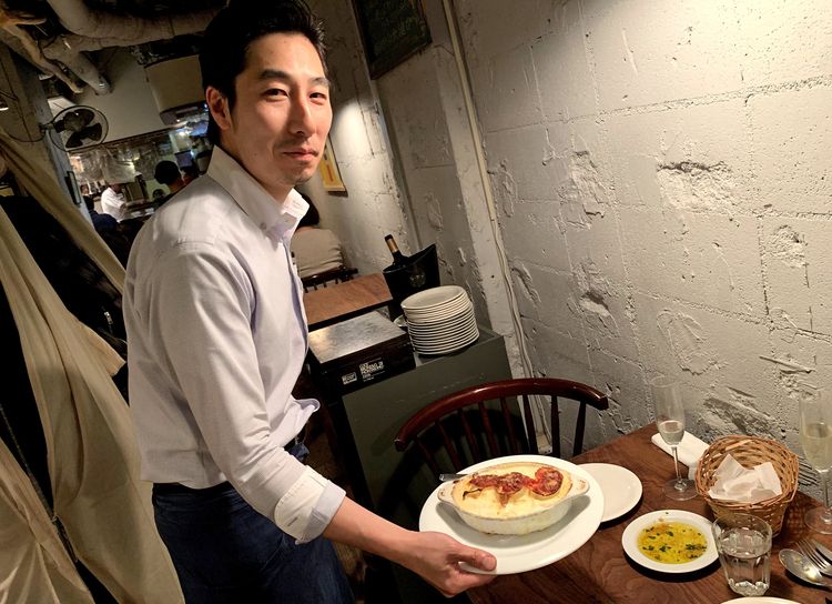 マネージャーでソムリエの金丸洋一さん。ワインはもちろんイタリア産を中心に揃えています。ぜひソムリエの金丸さんに相談して楽しみたいところ