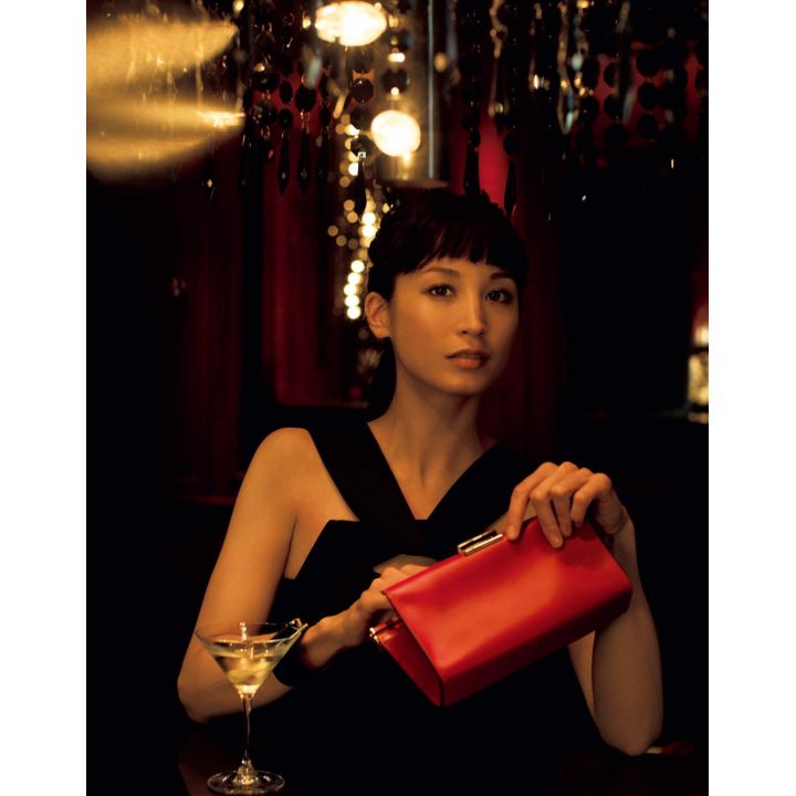 バッグ『エルメス・クリックH』・ブレスレット『カヴァルリ』・コンビネゾン(エルメスジャポン) 撮影/浅井佳代子 BY:『Precious7月号』小学館、2019年