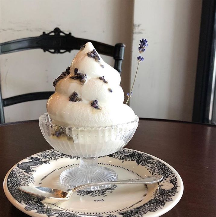 数量限定の『ラベンダーハニーソフトクリーム』 ¥550