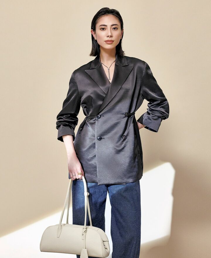 mtmodelistのジャケットを着用したモデルの土屋巴瑞季さん