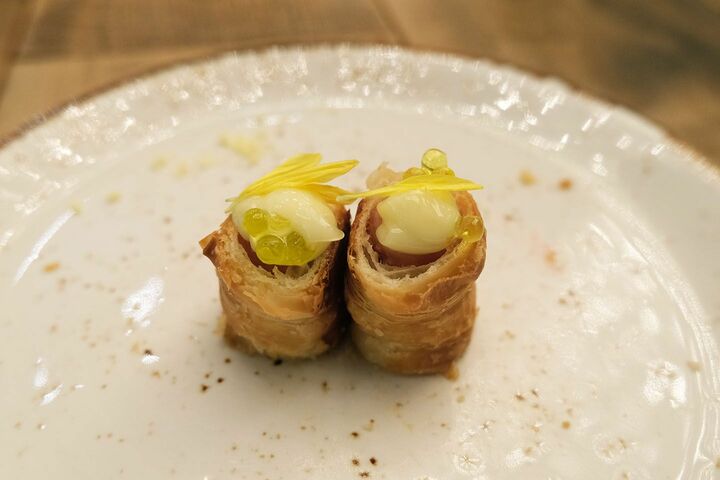 ANAインターコンチネンタルホテル東京の「ソーセージロール オリーブオイルのキャビア添え」