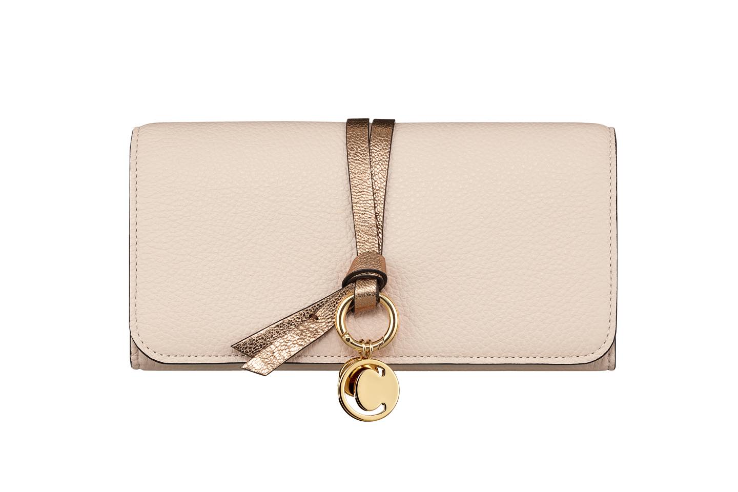 長財布「ALPHABET(アルファベット)」【縦9.7×横19cm】¥58,000・チャーム¥5,000(税抜)