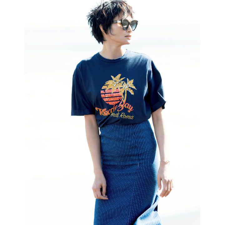 【4】ネイビーストライプタイトスカート×ネイビーTシャツ