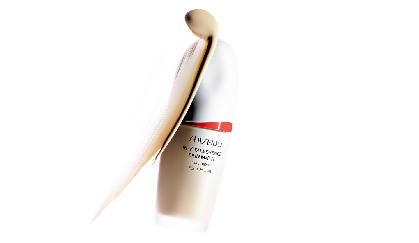 「SHISEIDO」の新ファンデ美容液『エッセンス スキンスムース ファンデーション』の画像