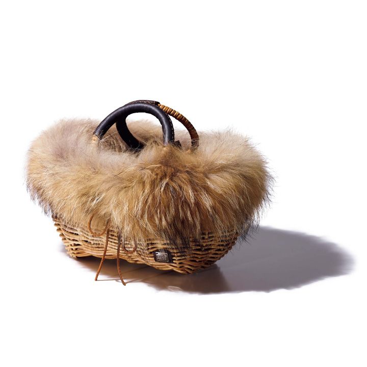 バッグ［縦17×横30×マチ13cm］￥24,000（showroom SESSION〈アシーナ ニューヨーク〉）　[Precious2018年12月号146＿01ページ] 　