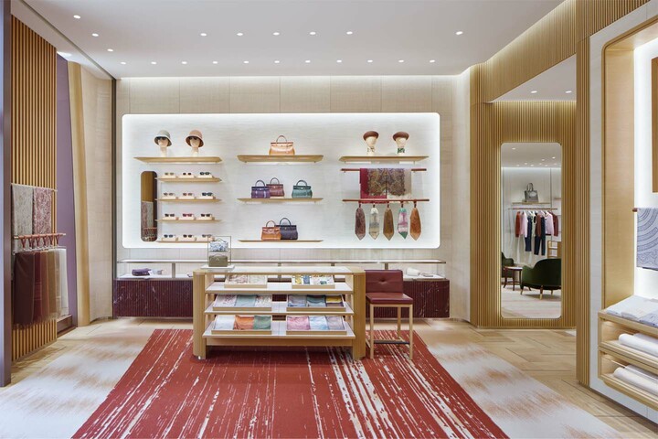 ロロ・ピアーナ表参道店の内観カット