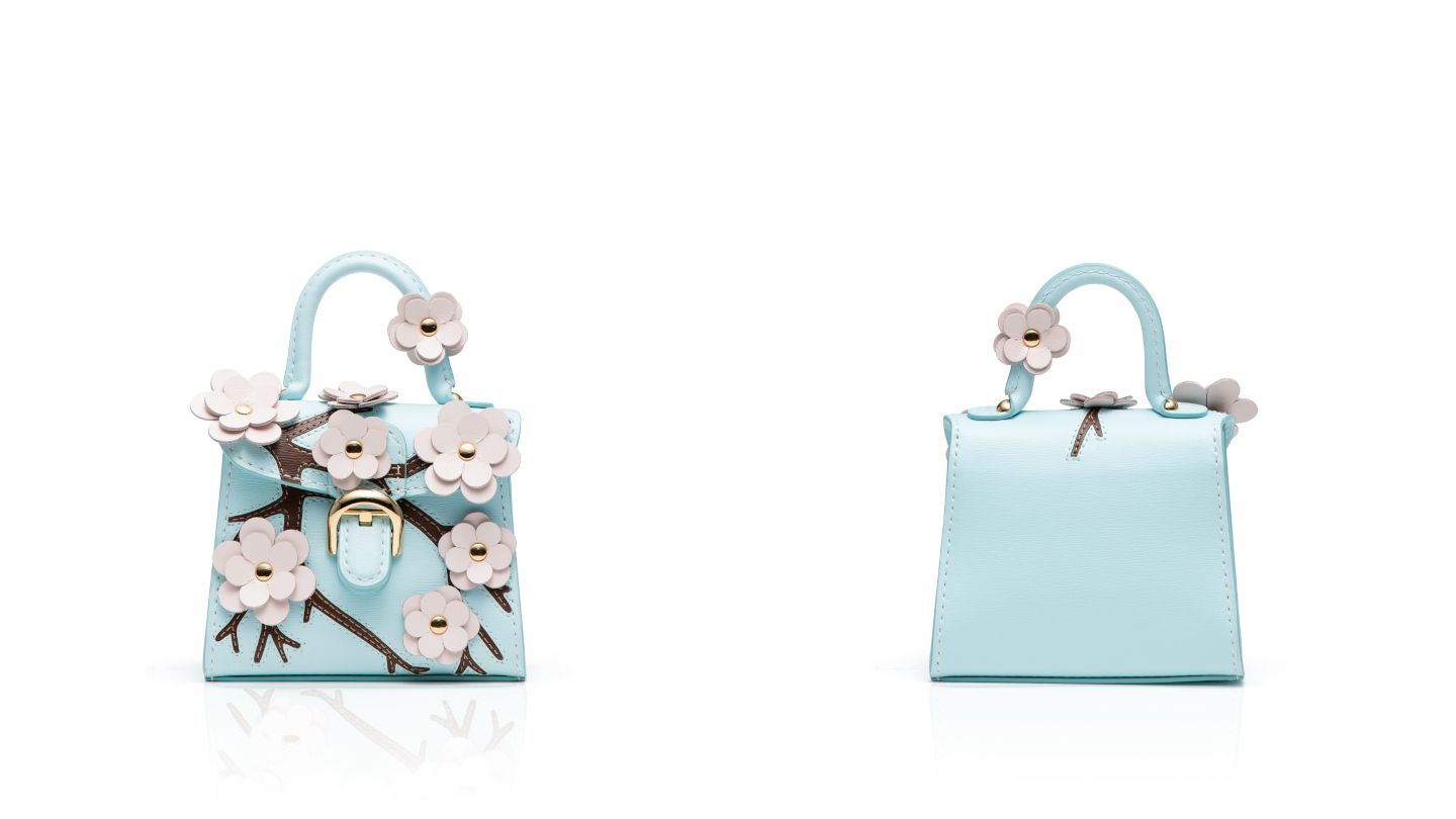 バッグ「Miniatures Nippon Sakura」 ¥108,000【サイズ:縦11.3×幅8.5×マチ4.6cm】
