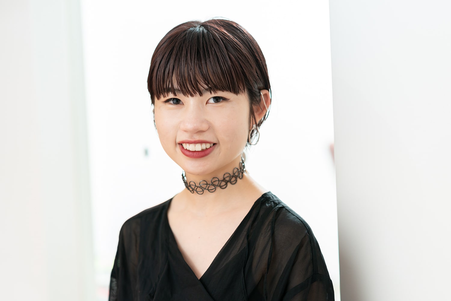kakimoto arms 新宿店 カラースペシャリスト・赤松初美さん。休日は美術館で過ごすことが多いとか。「六本木の森美術館とか、毎週どこかの美術館へ行ってます」