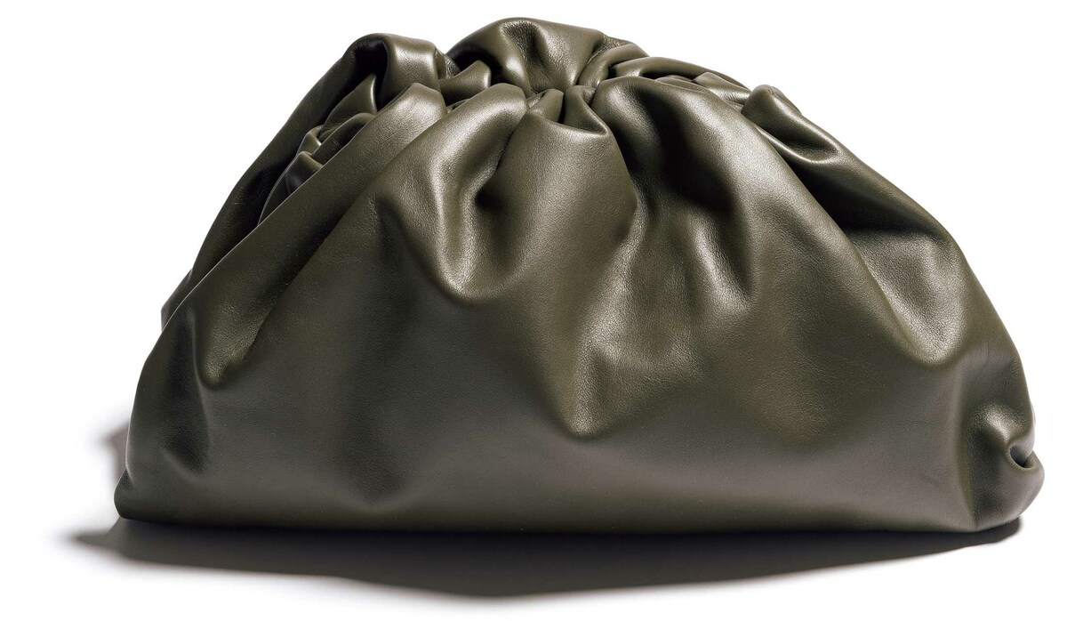 おしゃれプロがこぞって愛用している流行クラッチ！ボッテガ・ヴェネタ