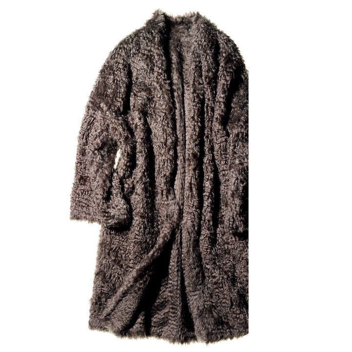 コート￥850,000（ブルネロ クチネリ ジャパン）　[Precious2018年11月号98ページ] 