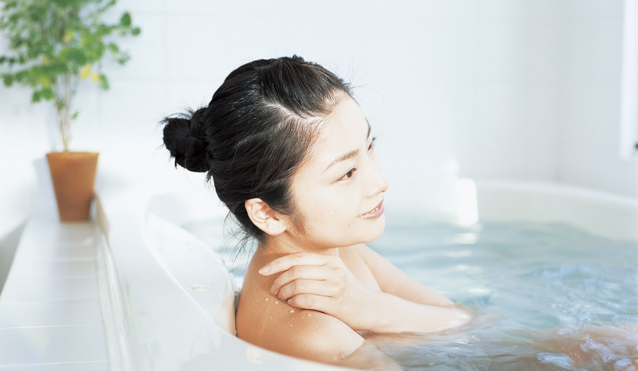 半身浴はng 日本人女性の7割が経験する 冷え性 を改善するための 正しいお風呂の入り方 とは Precious Jp プレシャス