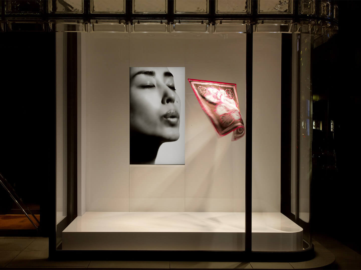 吉岡徳仁『吐息』2004年/2009年 ©Satoshi Asakawa / Courtesy of Hermes Japon