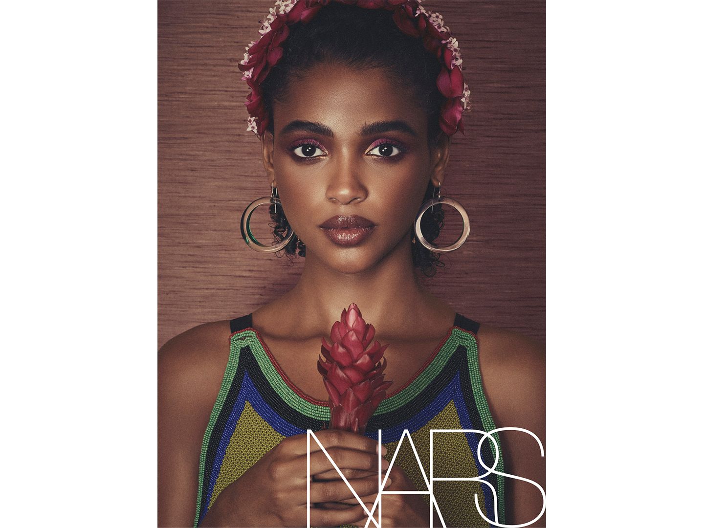 キャンペーンモデルには、Aya Jones(アヤ・ジョーンズ)を起用。NARSの「アフターグロー コレクション」で、グローな艶で満たされたルックに。
