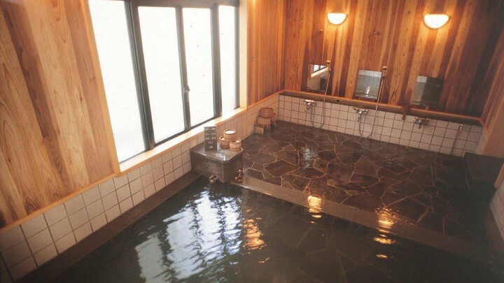 山形県・肘折温泉「丸屋旅館」の「ひのきの湯」