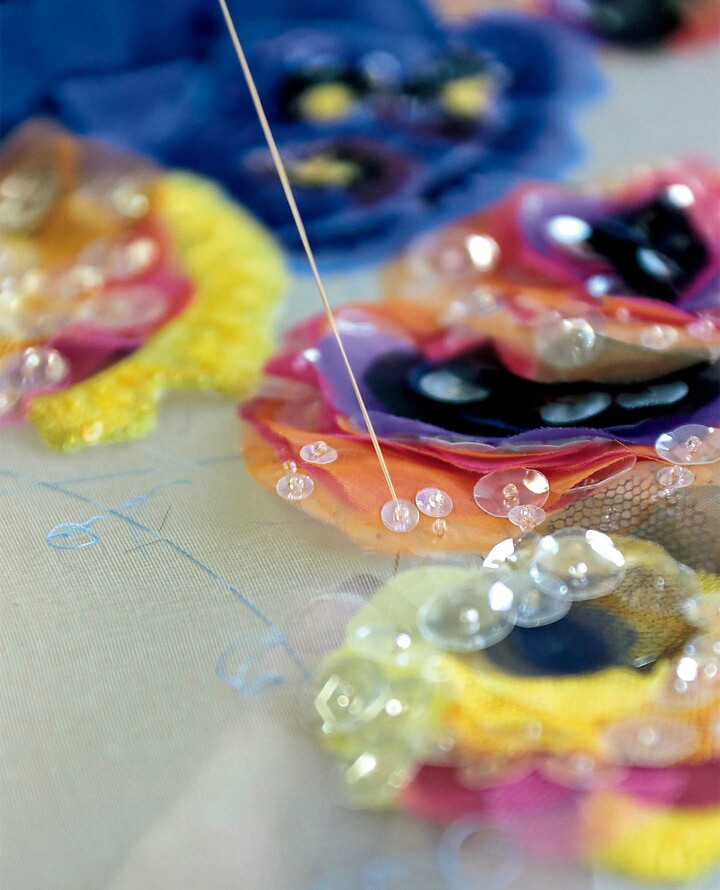 ATELIER MONTEXによる刺繍の様子
