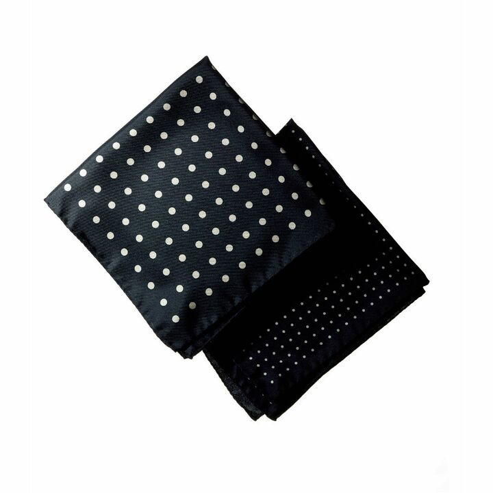 メンズのチーフ［縦40×横40cm］各￥6,800（ストラスブルゴ）