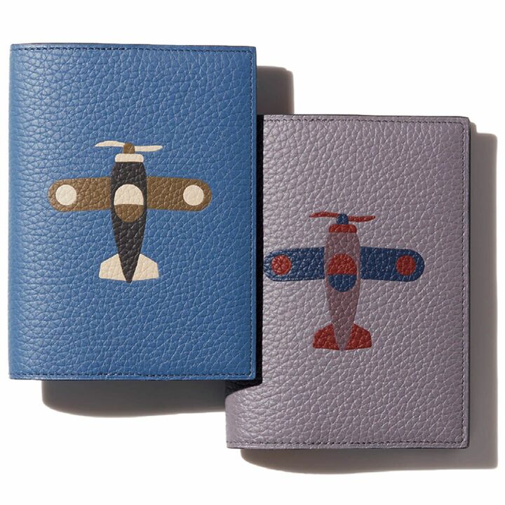 パスケース￥46,000【縦13×横10cm】（モワナ メゾン GINZA SIX）　［Precious2019年8月号83ページ］