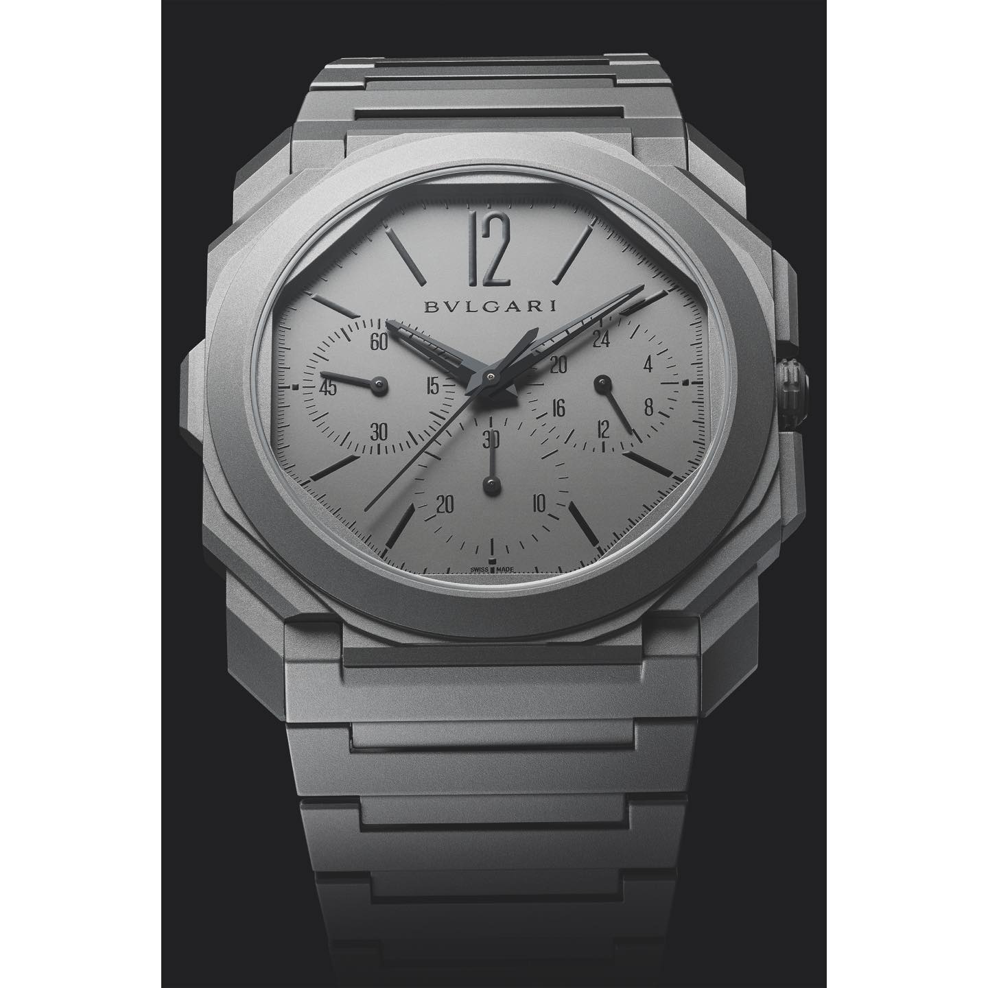 時計『オクト フィニッシモ クロノグラフ GMT オートマティック』予価 ¥1,920,000 ●ケース:チタン ●ケース径:42㎜ ●ブレスレット:チタン ●自動巻き ※2019年10月発売予定 (ブルガリ ジャパン)