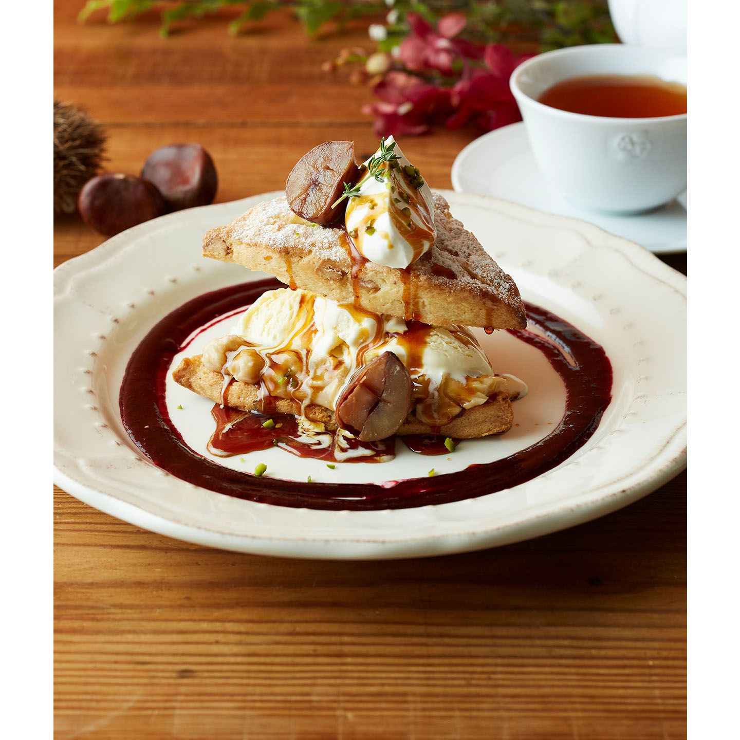 「渋皮栗とカシスのスコーンショートケーキ」¥1,190・紅茶付き¥1,390 ※一部店舗を除くアフタヌーンティー・ティールームにて、2019年8月29日(木)~9月30日(月)の期間限定で提供
