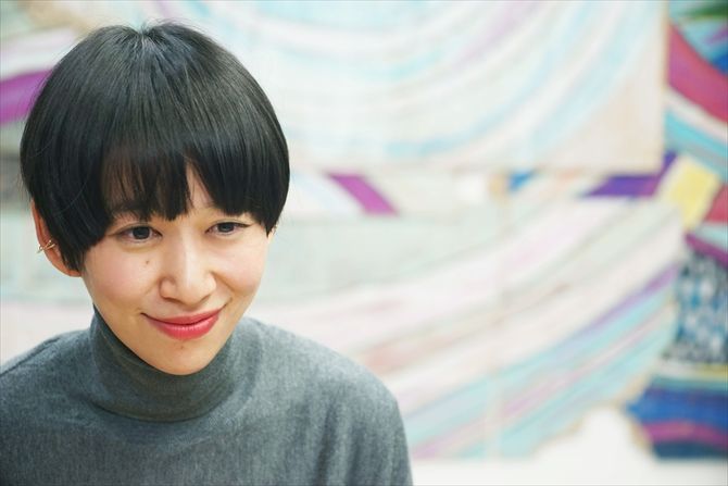 微笑む西加奈子さん