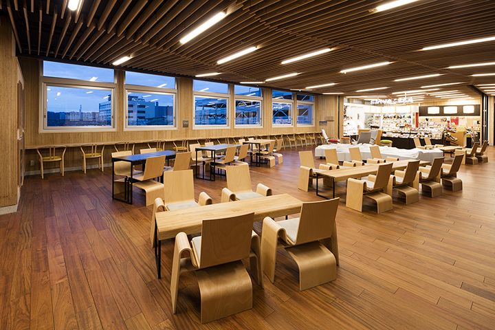 秋田駅 待合ラウンジ(JR東日本秋田支社) 撮影:SATOSHI ASAKAWA