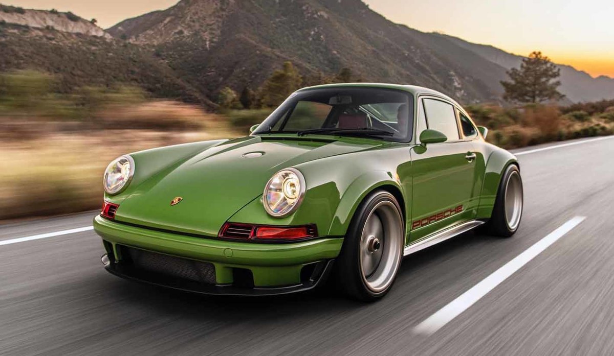 シンガーポルシェ写真集(正規品)箱付き。US在住時購入 世界の911好きがザワつく！シンガー・ポルシェ「再解釈」の凄み