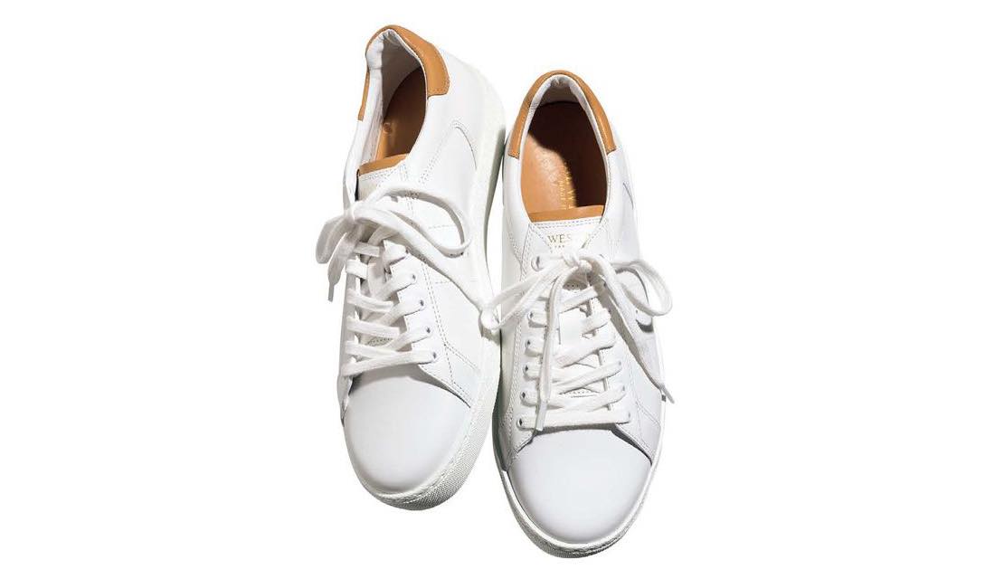 上品レザーでこなれたスタイルに J M Weston のホワイトスニーカー Precious Jp プレシャス
