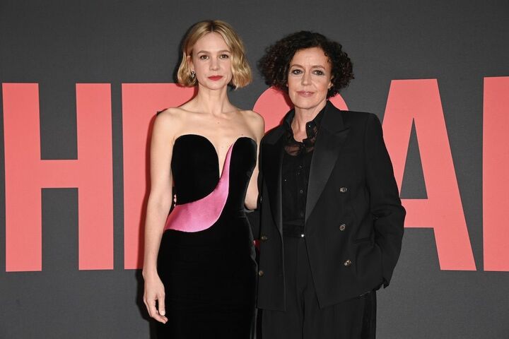 監督のマリア・シュラーダーと。