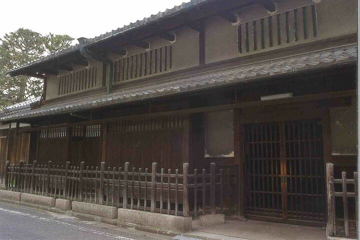 明治27年に建てられた京都の町家を、当時のまま記念館に。表屋、主屋、旧工房、旧窯場は、国登録有形文化財。