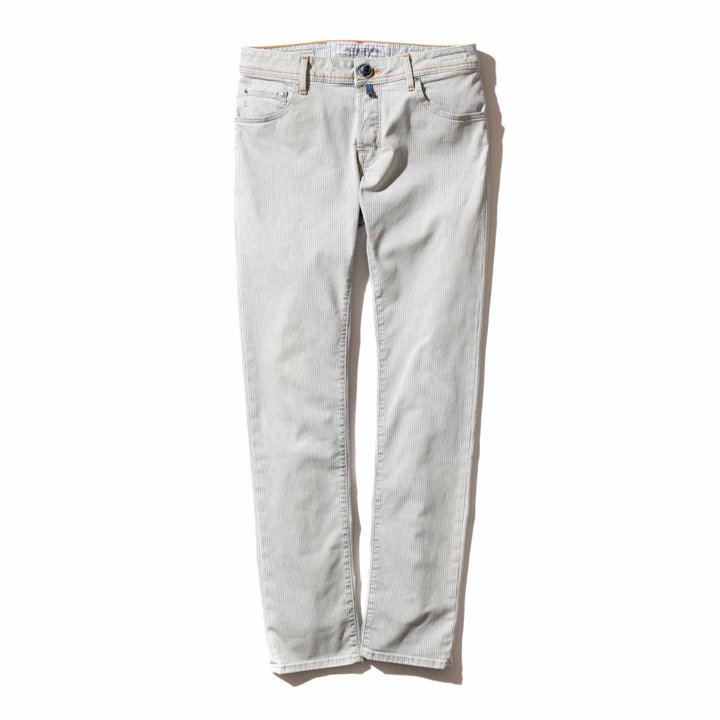 パンツ¥58,000(ヤコブ コーエン 東京ミッドタウン店)