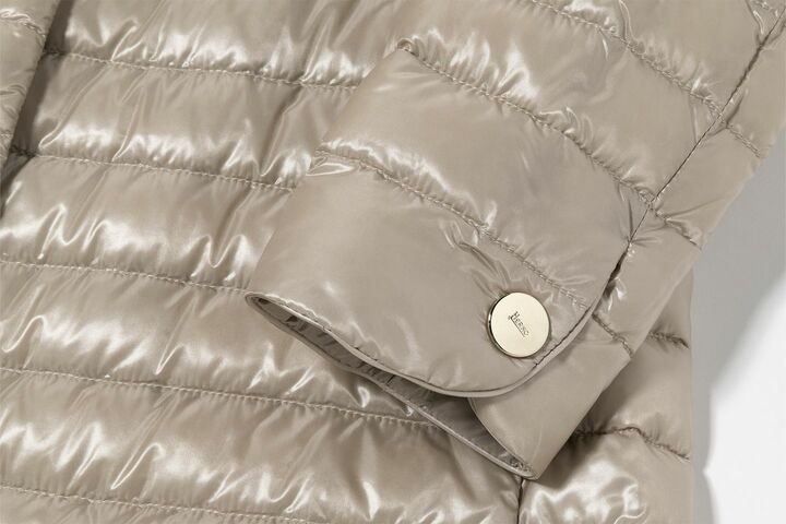 「ヘルノ」の新作アウター