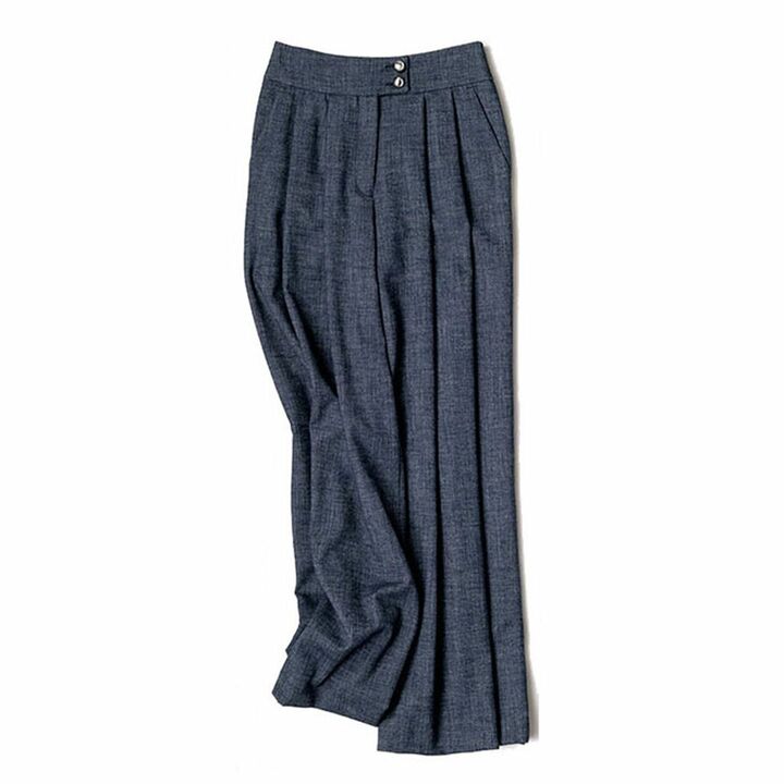 パンツ￥49,000（ジョルジオ アルマーニ ジャパン〈エンポリオ アルマーニ〉）　[Precious2018年10月号107ページ] 