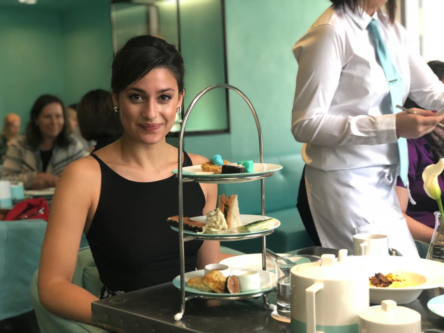 お母様と「Tiffany Tea」のコースで誕生日を祝っていた女性。