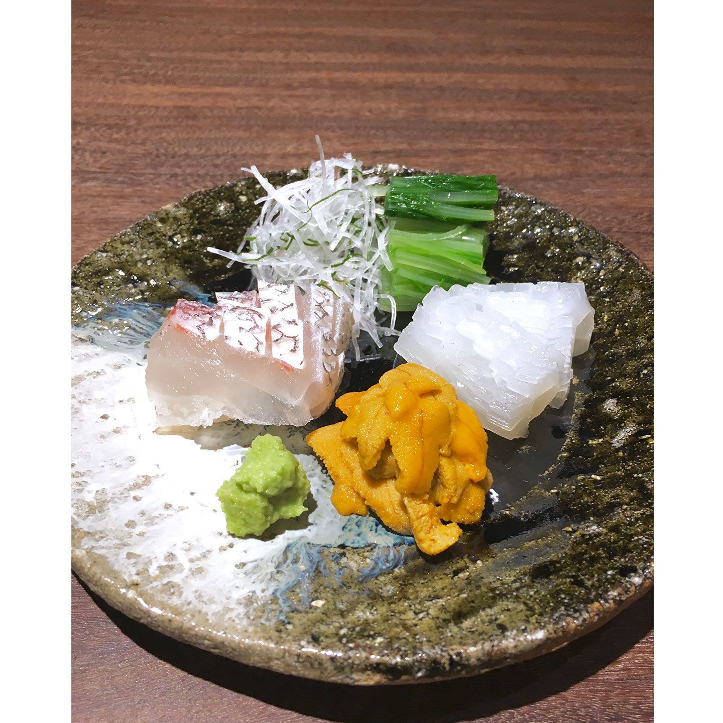 お造り3種。筑前海のマダイ、ヤリイカ、唐津産の赤ウニ。旬の最後を堪能です。