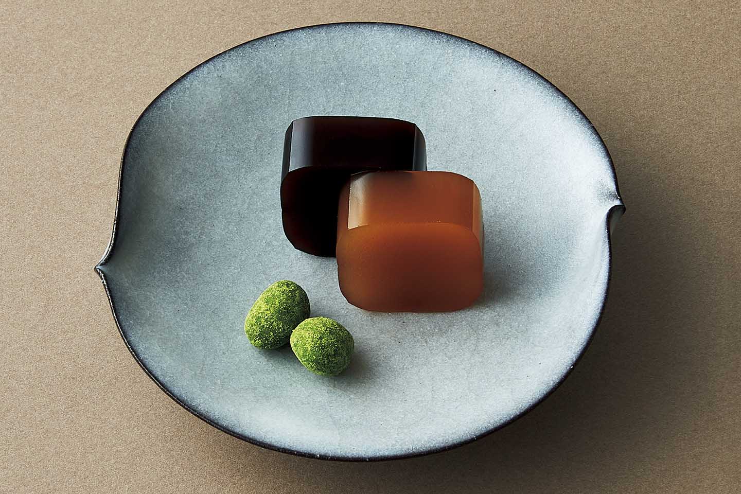 特撰 羊羹・豆菓子詰め合わせ 1箱(黒糖羊羹・和三盆白羊羹・抹茶黒大豆入り)¥3,000(B1F ペストリーショップ「スイーツ&デリ」で購入可能)