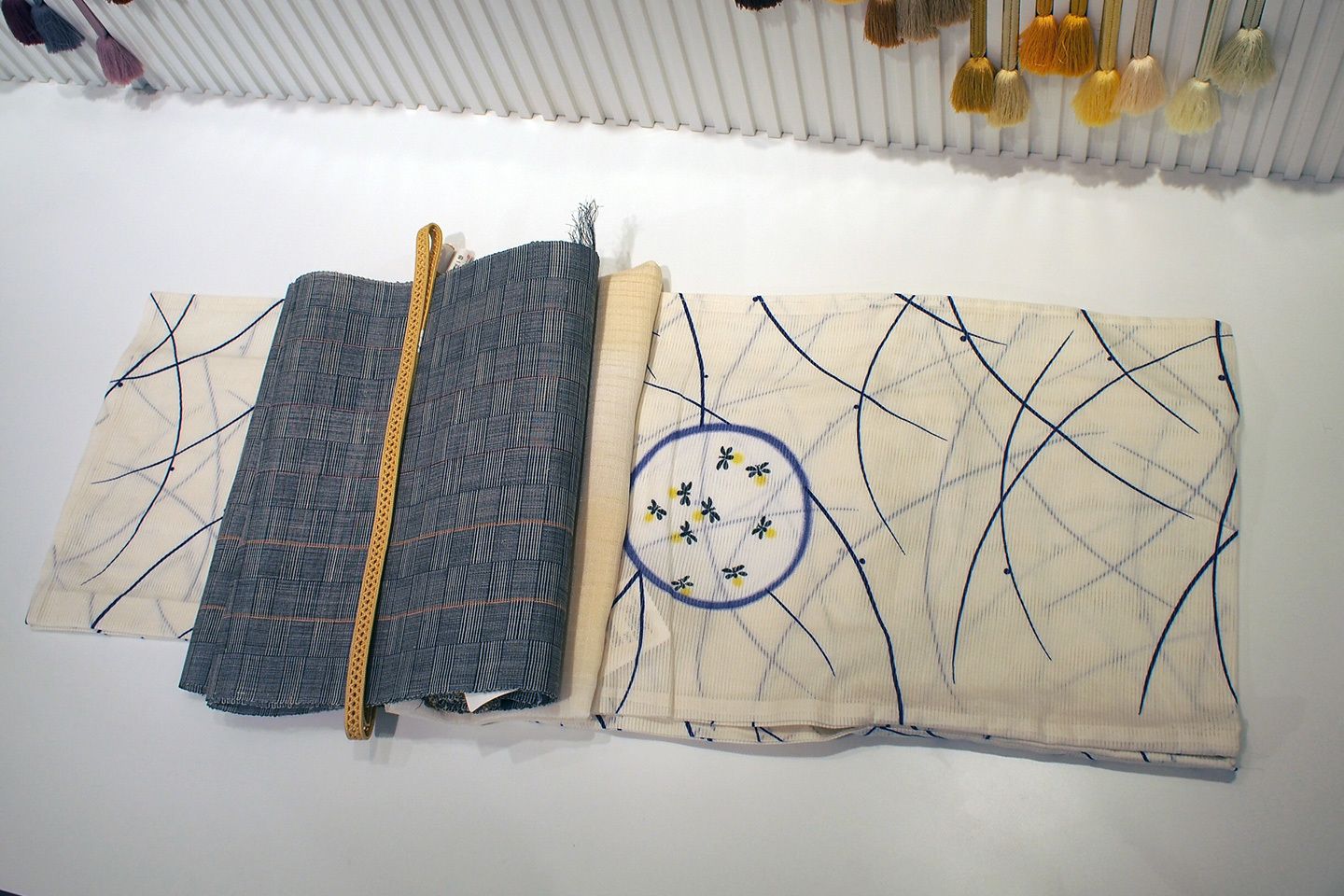 GINZA 和貴のおすすめ浴衣。袖柄浴衣¥75,000、麻九寸帯¥240,000、帯締め¥15,000、帯揚¥9,800(すべてGINZA 和貴)