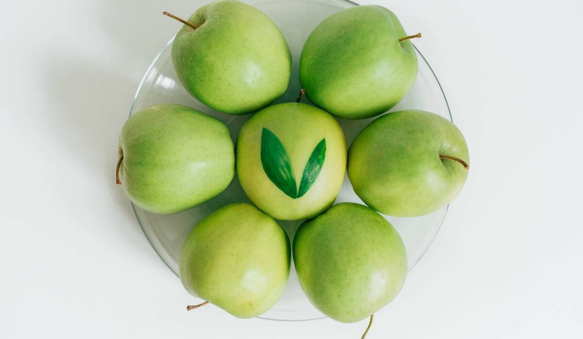 シミ予防 シミに効果的な食べ物やサプリ 美容液やクリームなどの化粧品まとめ Precious Jp プレシャス