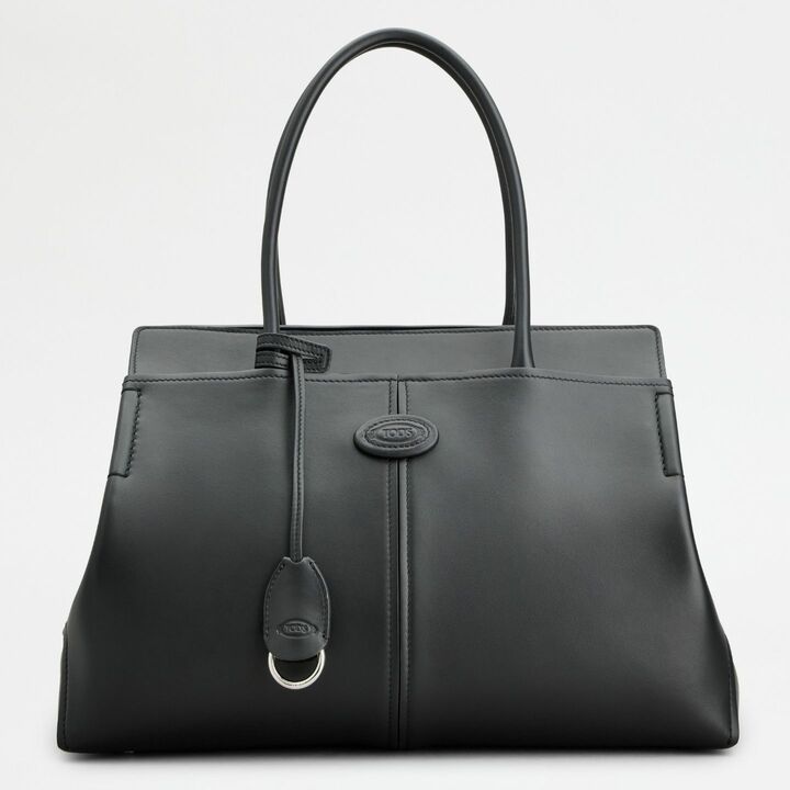 バッグ「トッズ ディーアイ バッグ ショッピング ミディアム」￥421,300【サイズ：縦25.5×横44×マチ19cm、素材：カーフ、色：ブラック】