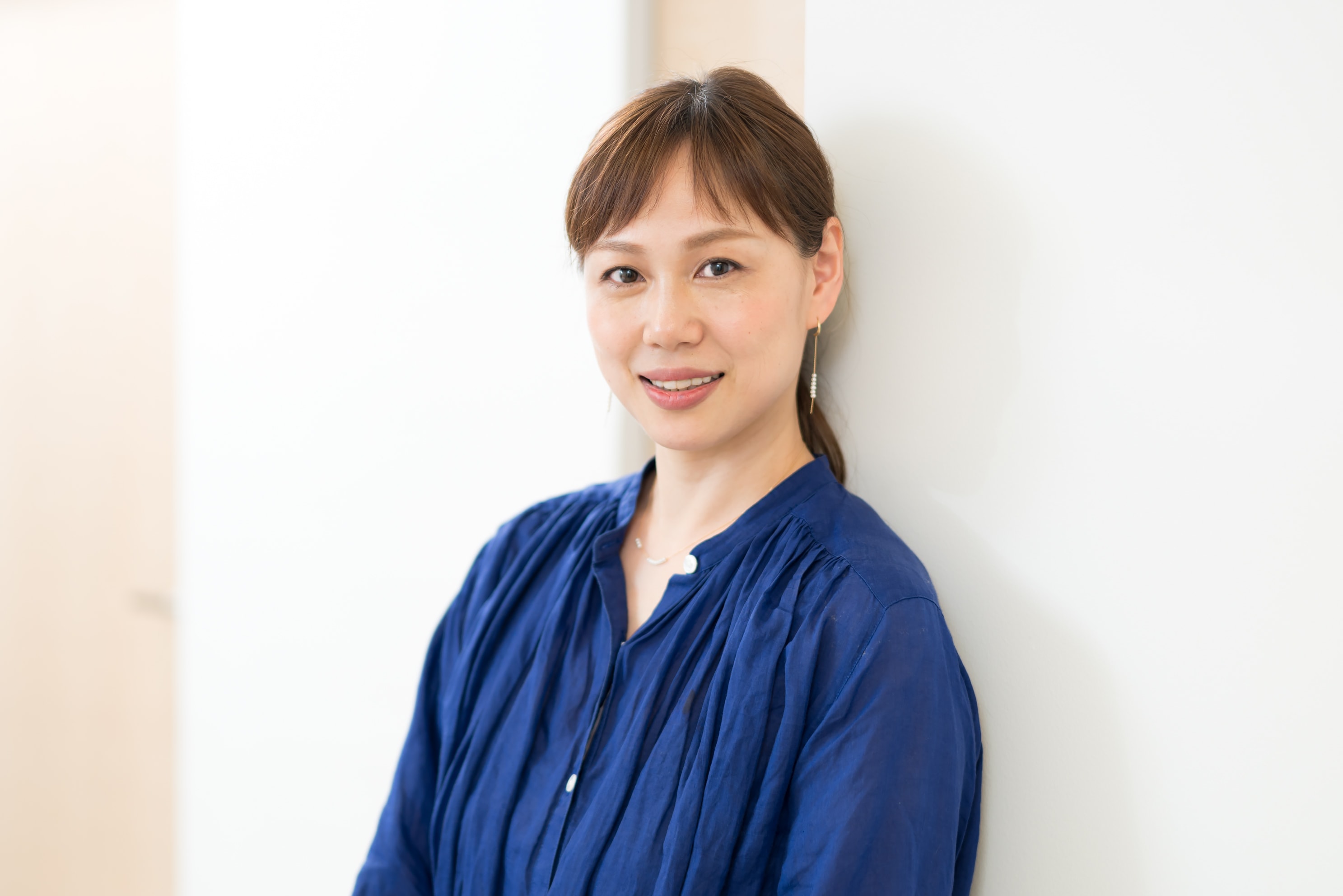 pinceau代表・山岸亜由美さん。超朝型で出勤前に掃除も洗濯もすべて済ませているとか。「5時半から1時間かけて軽く走るのが日課になっています。1日1万歩が目標です」