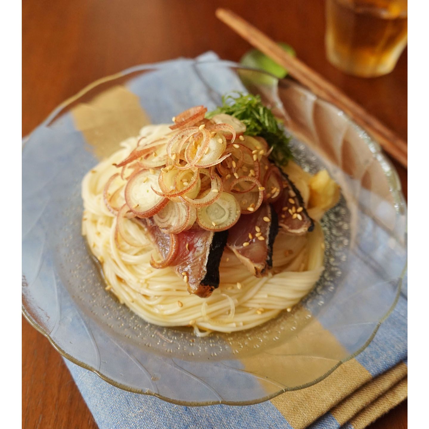 「薬味と刺身ののっけそうめん」