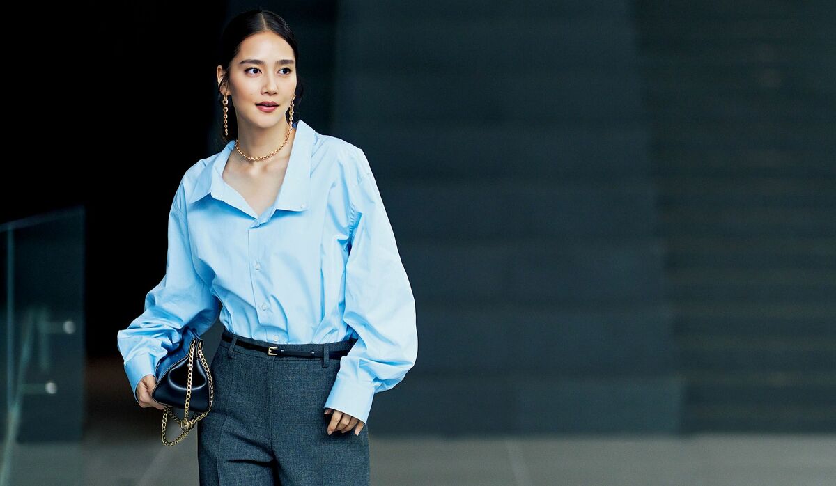 10/6 Mon｜シルエットが研ぎ澄まされた「プラダ」のウールパンツを