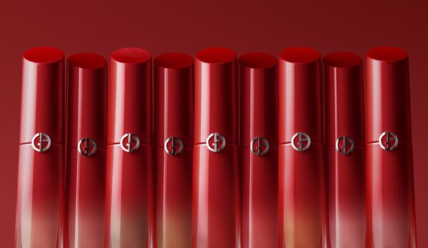 【アルマーニ ビューティ】リップ マエストロ マグネット登場｜高密着で惹きつける魅惑の薄膜リップ