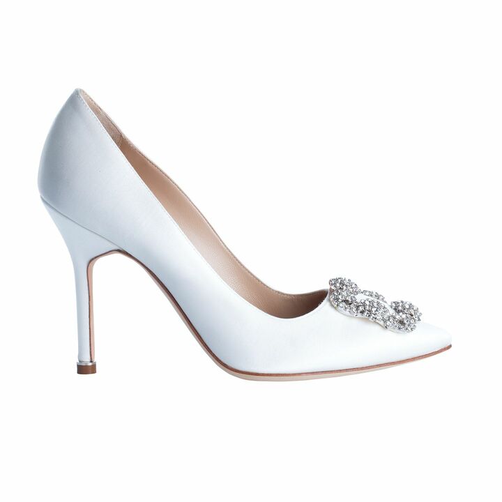 靴『ハンギシ』［ヒール10.5cm］￥50,000（ブルーベル・ジャパン〈マノロ ブラニク〉）