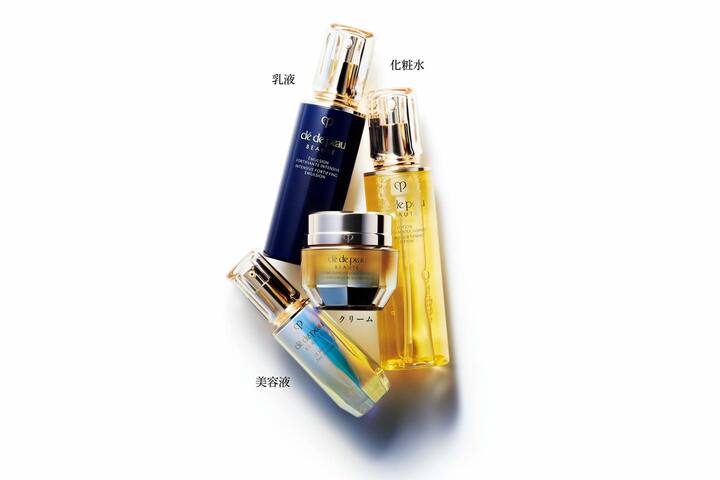 左上／クレ･ド･ポー ボーテ エマルションアンタンシヴn [医薬部外品] 125ml ￥15,400、右／クレ･ド･ポー ボーテ ローションイドロA n 170ml ￥12,650