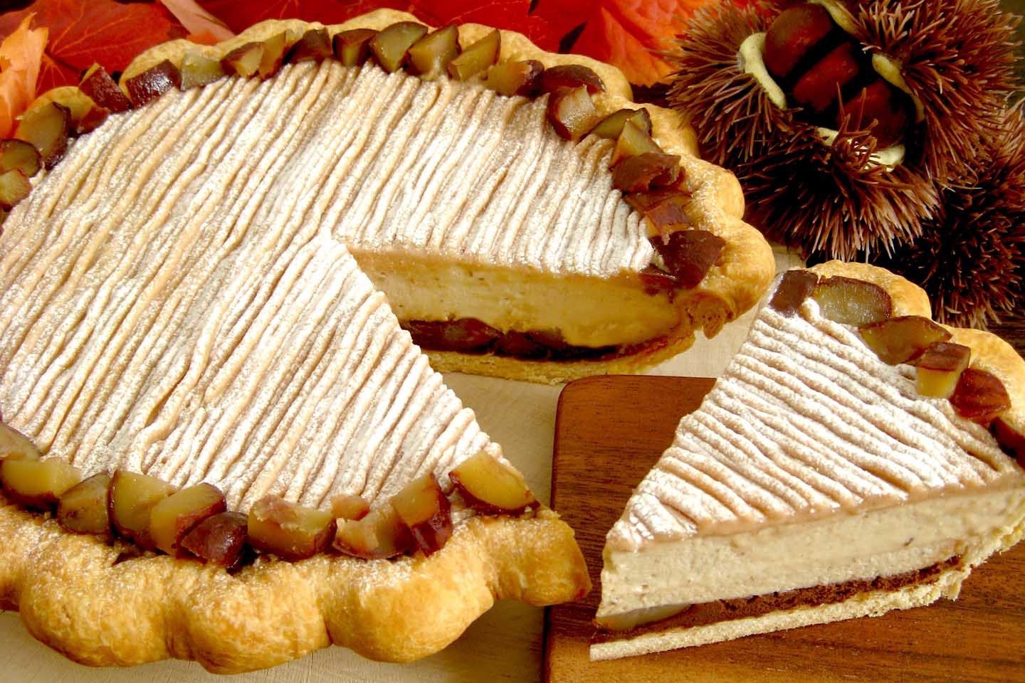 Chestnuts Mont Blanc(渋皮栗のモンブラン)ホール¥3,800・スライス¥480(いずれも税抜)