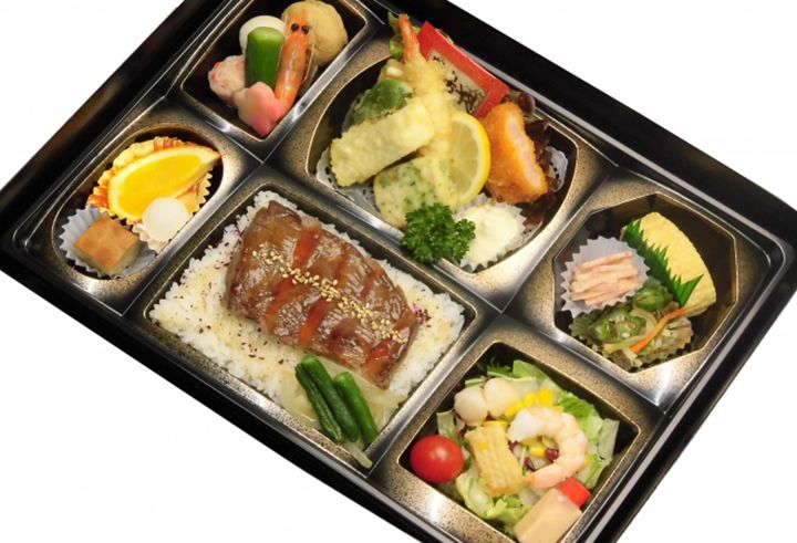 「ステーキ弁当デラックス」¥3,000